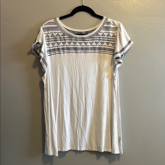 NWOT Torrid Super Soft Crewneck Embroidered Flutter Sleeve Top, sz 0 - Picture 5 of 8